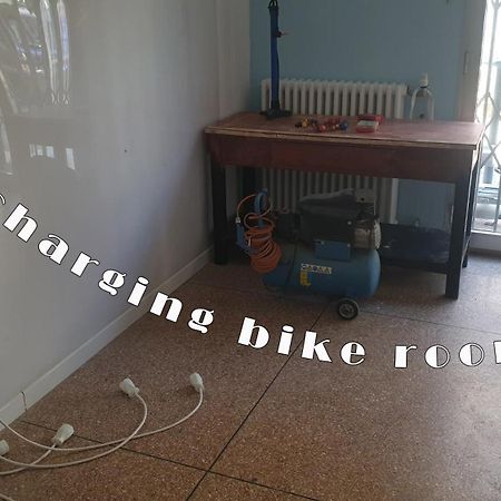 Piccolo Hotel Holiday Center Finale Ligure Bagian luar foto