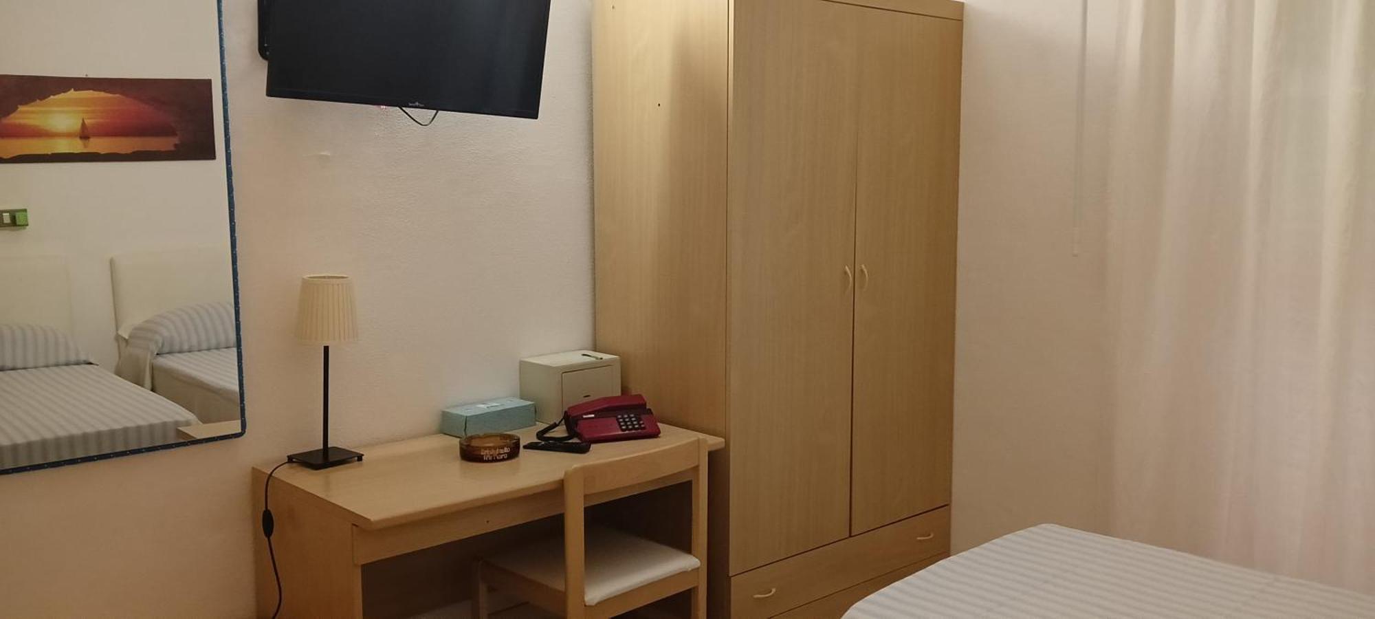 Piccolo Hotel Holiday Center Finale Ligure Bagian luar foto