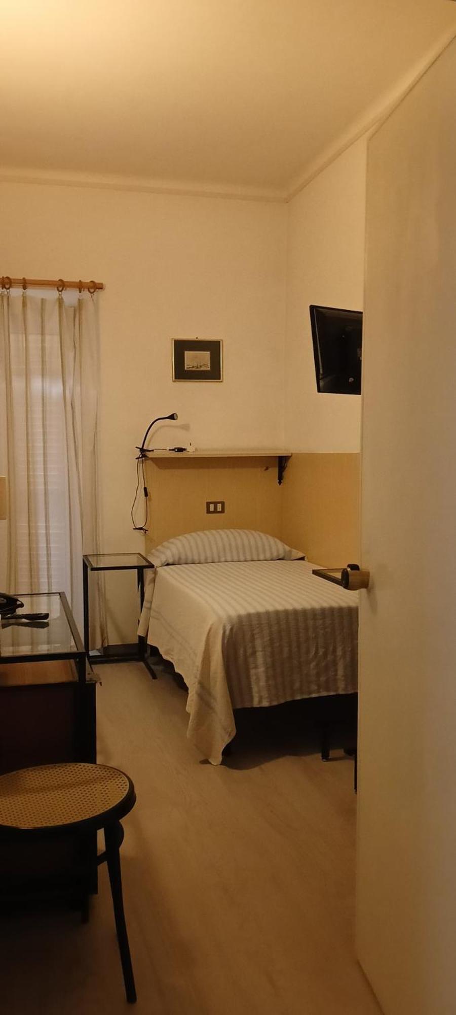 Piccolo Hotel Holiday Center Finale Ligure Bagian luar foto