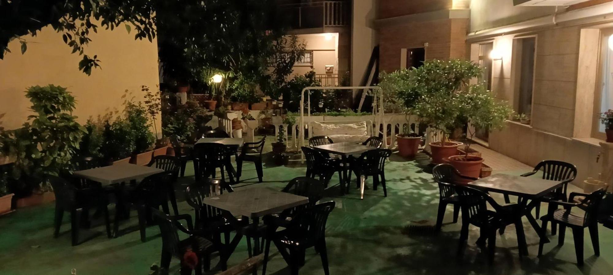 Piccolo Hotel Holiday Center Finale Ligure Bagian luar foto