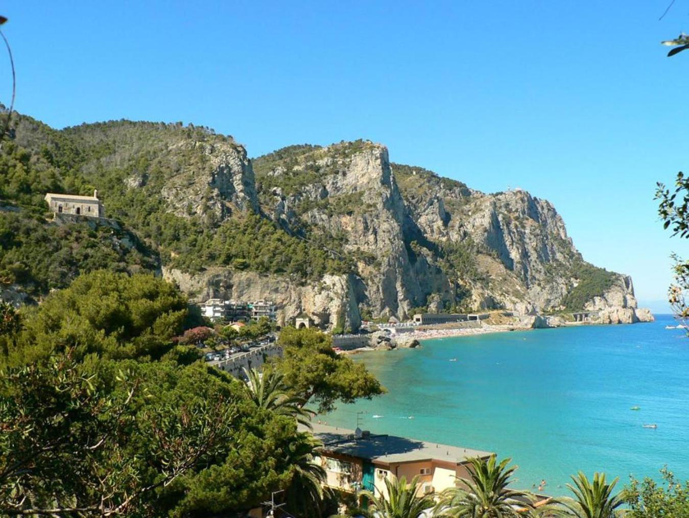 Piccolo Hotel Holiday Center Finale Ligure Bagian luar foto