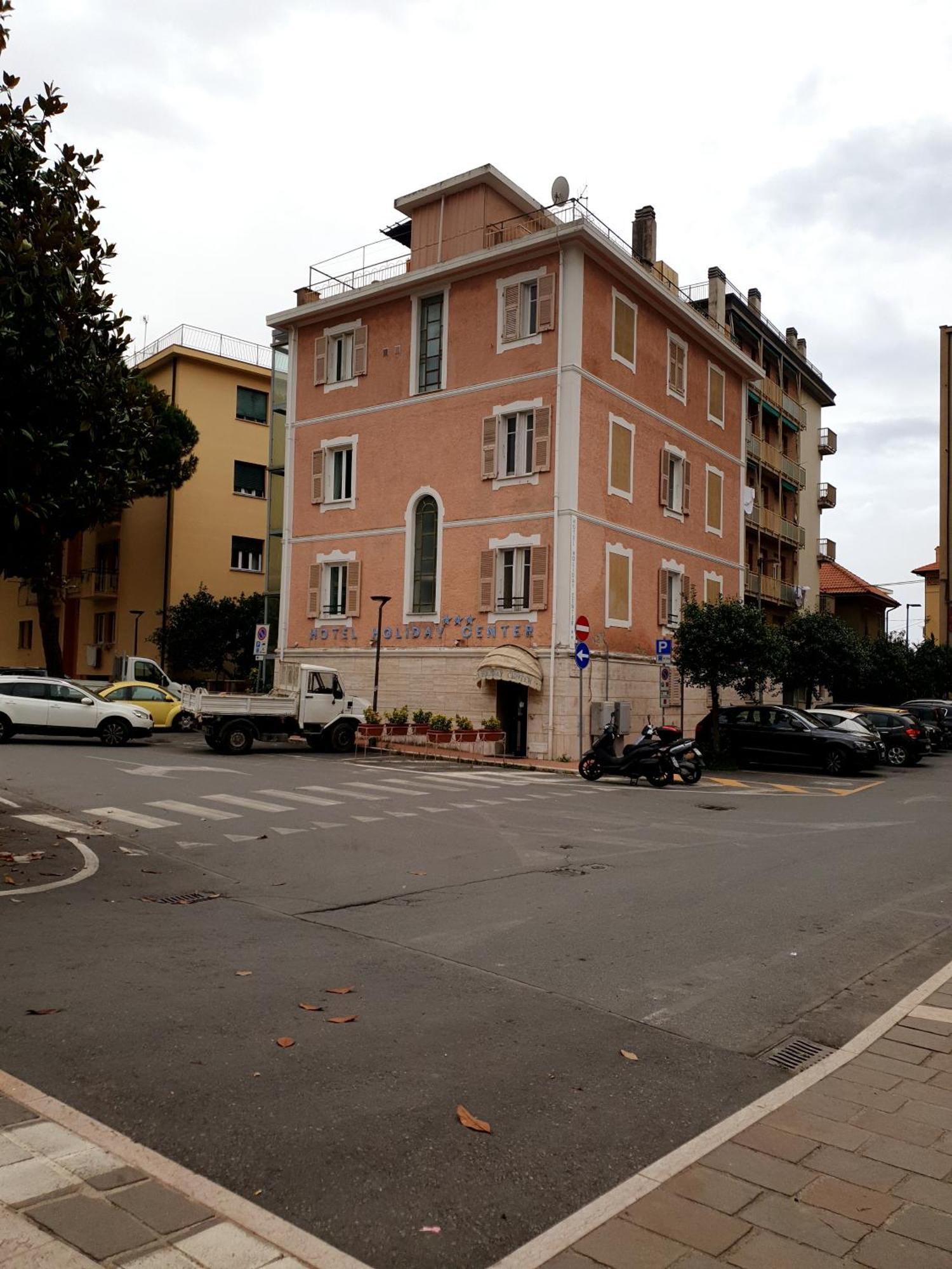 Piccolo Hotel Holiday Center Finale Ligure Bagian luar foto