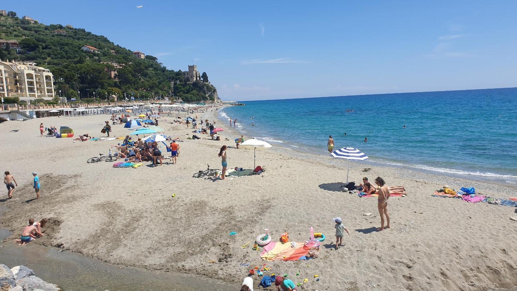 Piccolo Hotel Holiday Center Finale Ligure Bagian luar foto