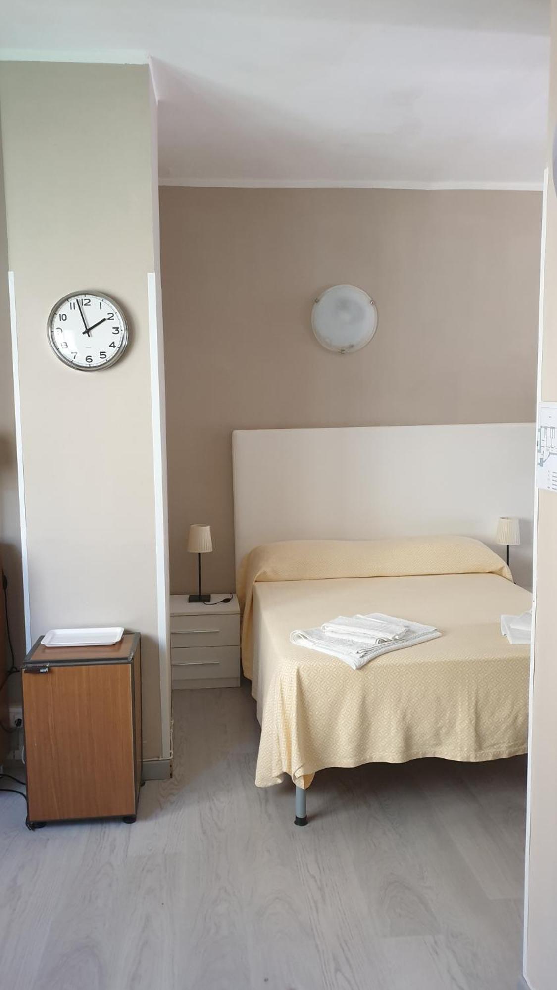 Piccolo Hotel Holiday Center Finale Ligure Bagian luar foto