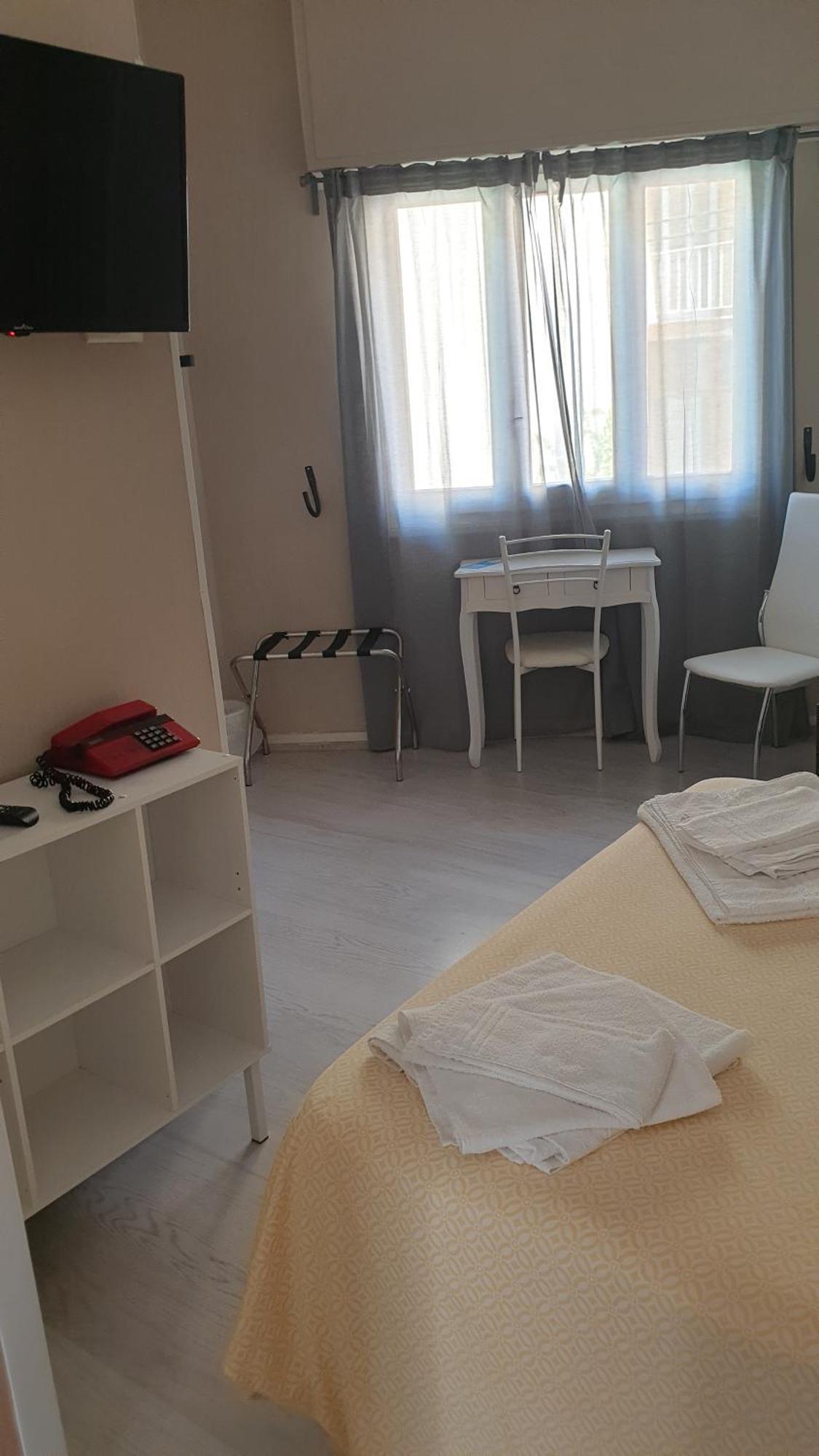 Piccolo Hotel Holiday Center Finale Ligure Bagian luar foto