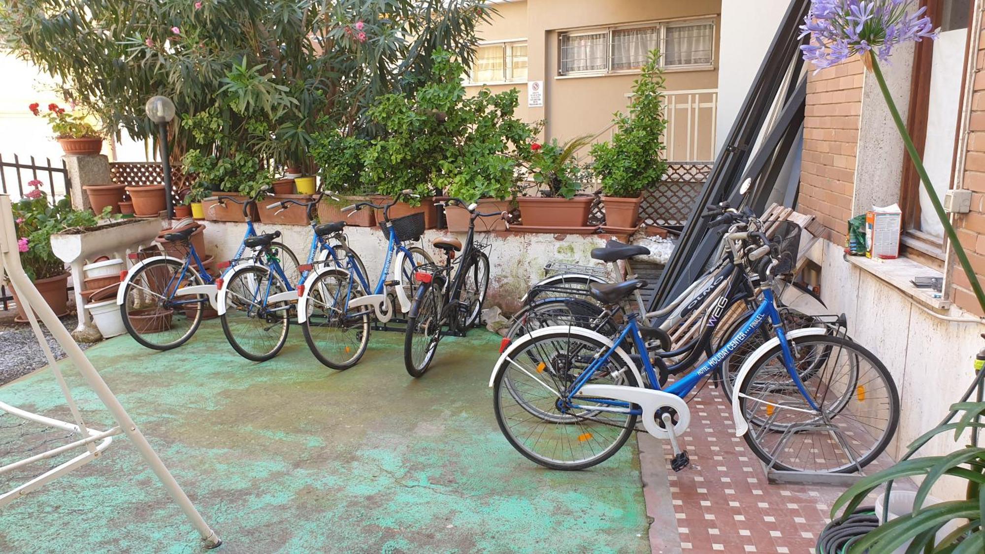 Piccolo Hotel Holiday Center Finale Ligure Bagian luar foto